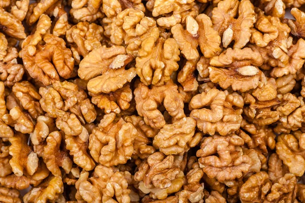 Bütün ceviz yığını