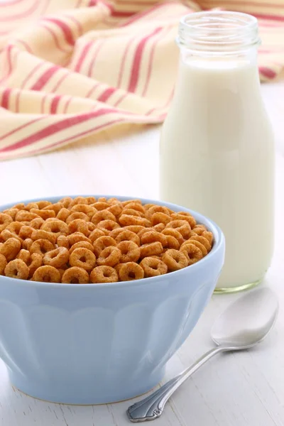 Whole wheat cereal loops — Stock Photo, Image