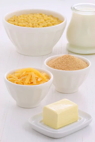 Macarrão gourmet e ingredientes de queijo . — Fotografia de Stock