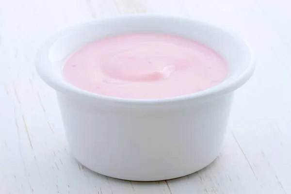 Färska jordgubbar yoghurt — Stockfoto