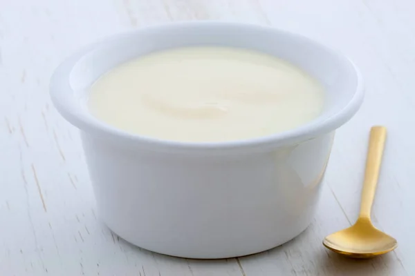 Frischer gesunder Joghurt — Stockfoto