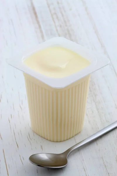 Fräsch frisk yoghurt — Stockfoto