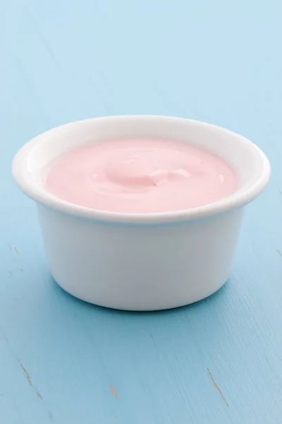 Свежий здоровый йогурт — стоковое фото