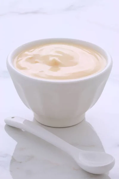Frischer Pfirsichjoghurt — Stockfoto