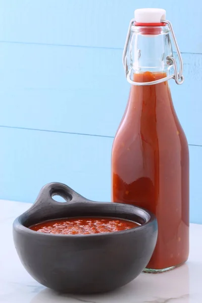 Vintage kırmızı sıcak sos — Stok fotoğraf