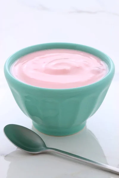Ягоди французького стилю йогурт — стокове фото