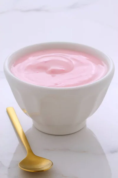 Ягоды в французском стиле йогурта — стоковое фото