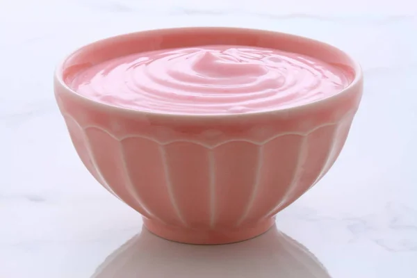 Vintage strawberry yoghurt — Stockfoto