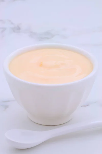 Taze şeftali yoğurt — Stok fotoğraf