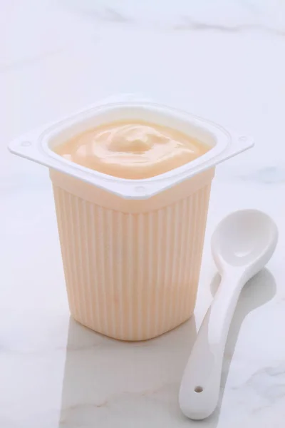 Egyszerű francia stílusú joghurt — Stock Fotó