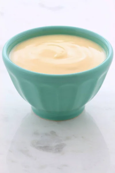 Färsk persika yoghurt — Stockfoto