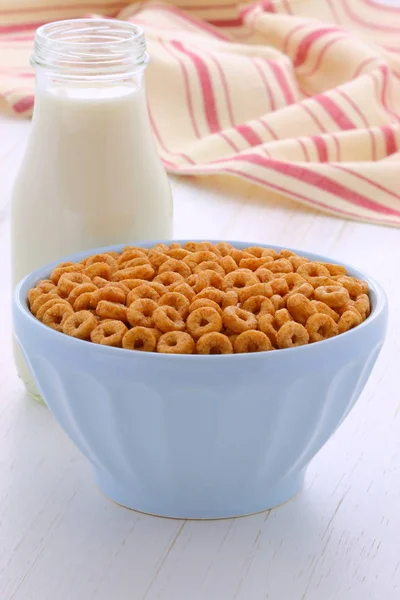Whole wheat cereal loops — Stock Photo, Image