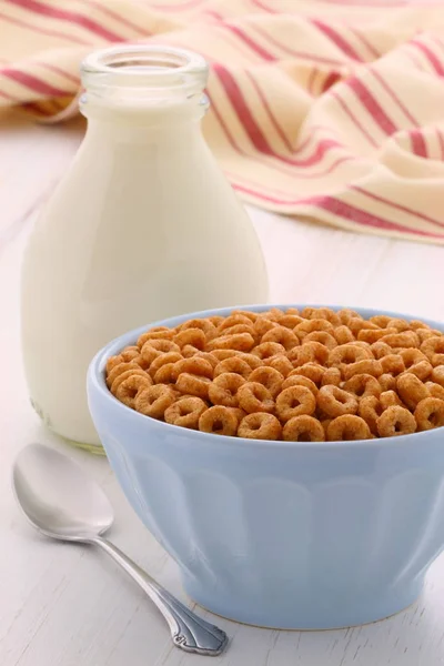 Whole wheat cereal loops — Stock Photo, Image