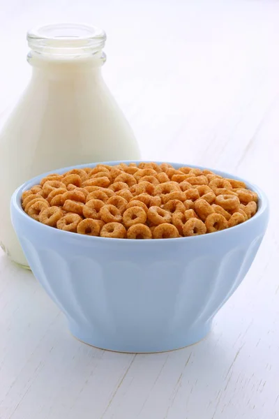 Whole wheat cereal loops — Stock Photo, Image