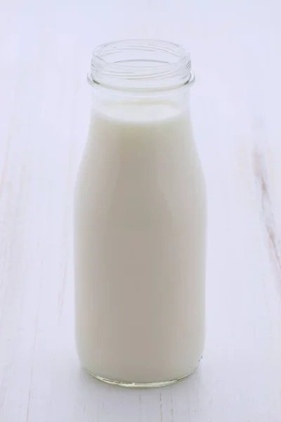 Läckra färsk mjölk — Stockfoto
