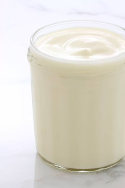 düz Fransız tarzı yoğurt