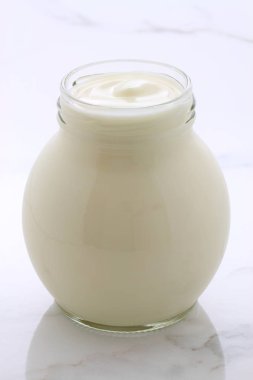 düz Fransız tarzı yoğurt