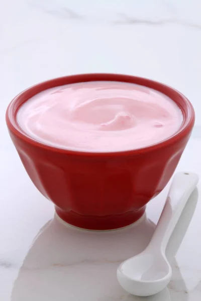 Ягоды в французском стиле йогурта — стоковое фото