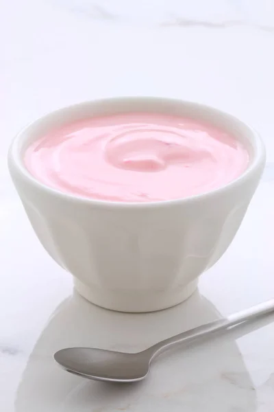 Bayas yogur de estilo francés —  Fotos de Stock