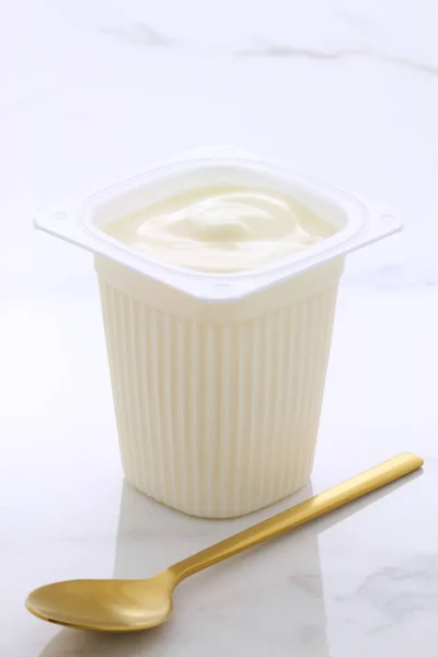 Obyčejný francouzský styl jogurt — Stock fotografie