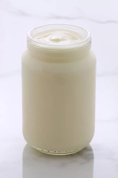 Slätten franska stil yoghurt — Stockfoto