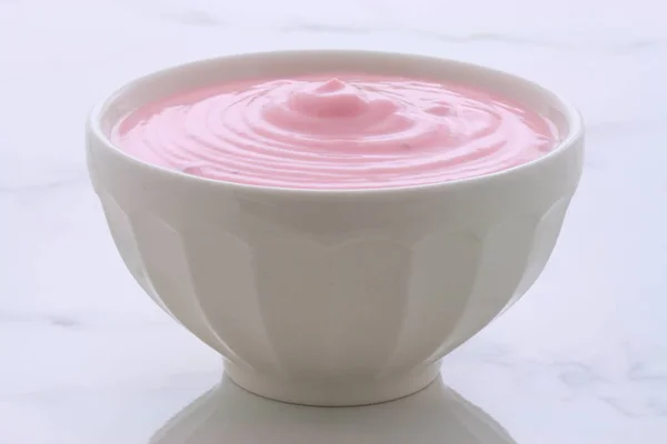 Ročník jahodový jogurt — Stock fotografie