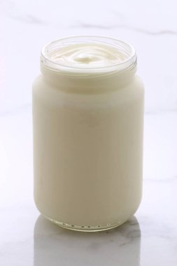 düz Fransız tarzı yoğurt