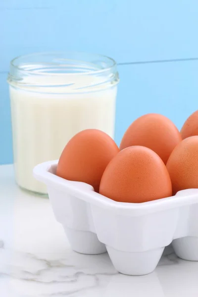 Heavy cream and whole eggs — Stock Photo, Image