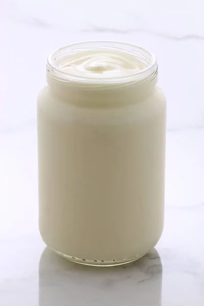 Slätten franska stil yoghurt — Stockfoto