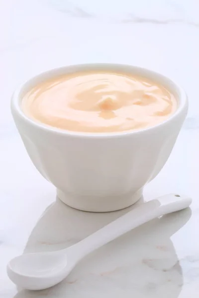 Yogur de melocotón fresco —  Fotos de Stock