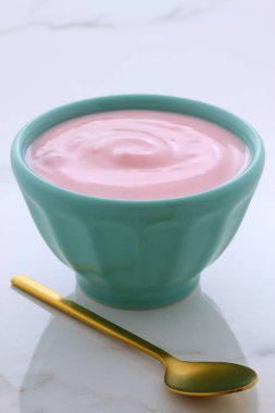 Stil yoğurt böğürtlen Fransız