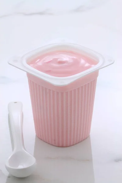 Bär fransk stil yoghurt — Stockfoto