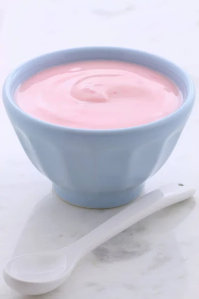 Yogur de fresa fresca —  Fotos de Stock