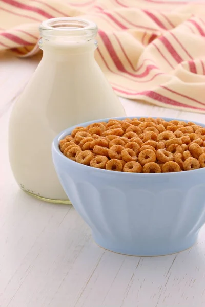 Whole wheat cereal loops — Stock Photo, Image