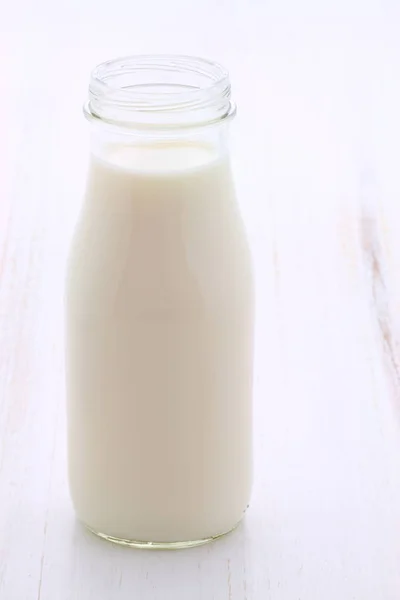 Νοστιμότατο φρέσκο γάλα — Φωτογραφία Αρχείου