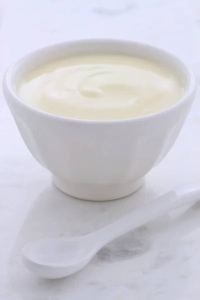 Świeży jogurt naturalny — Zdjęcie stockowe