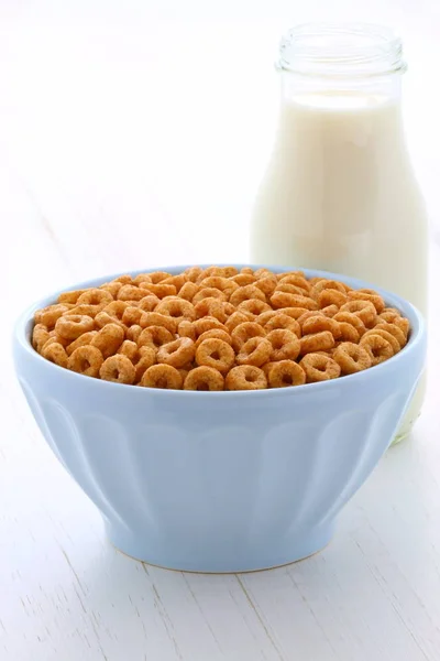 Whole wheat cereal loops — Stock Photo, Image