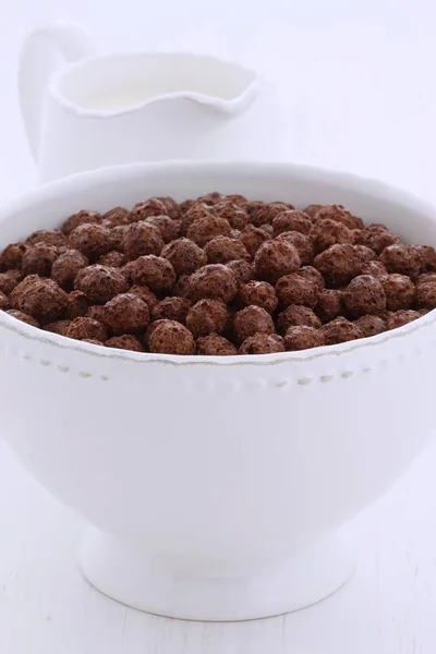 Deliciosas crianças saudáveis cereais de chocolate — Fotografia de Stock