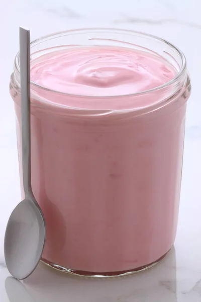 浆果法国风格酸奶 — 图库照片