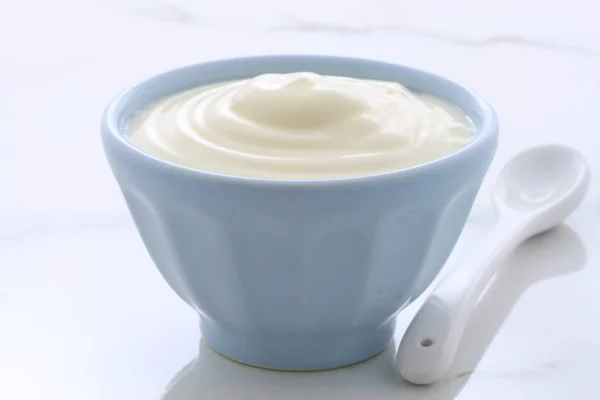 Урожай простого йогурту — стокове фото