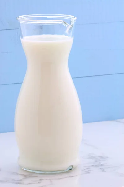 レトロなスタイリング ミルク — ストック写真