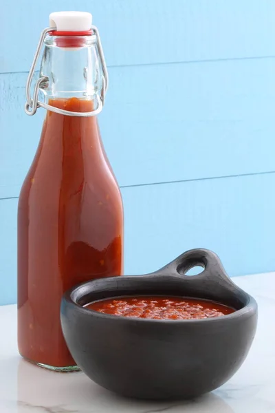 Artisan wykonane czerwony gorący sos — Zdjęcie stockowe