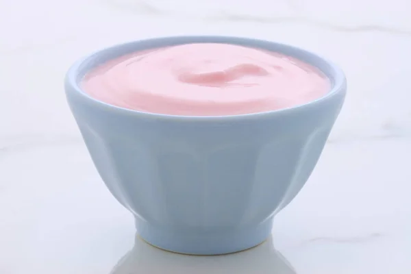 Vintage řecký jahodový jogurt — Stock fotografie