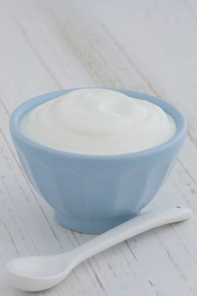 Vanlig gresk yoghurt – stockfoto