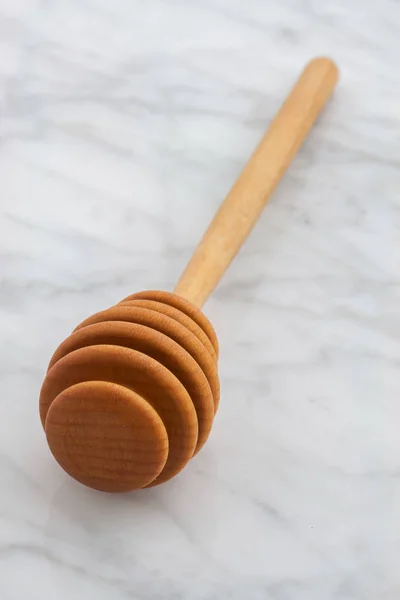 Κουτάλα ξύλινη μέλι — Φωτογραφία Αρχείου