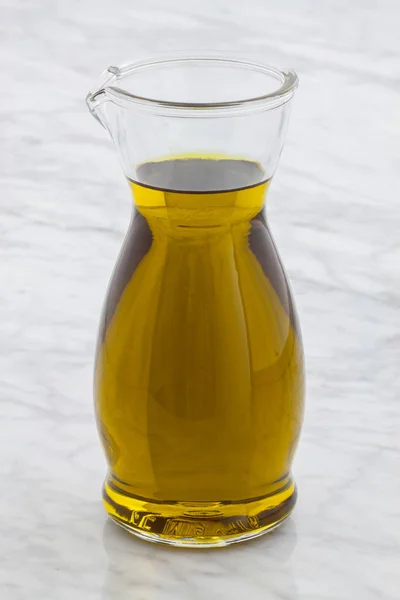 Свежее оливковое масло — стоковое фото