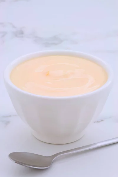 Delizioso Nutriente Sano Yogurt Pesche Fresche Marmo Carrara Vintage — Foto Stock