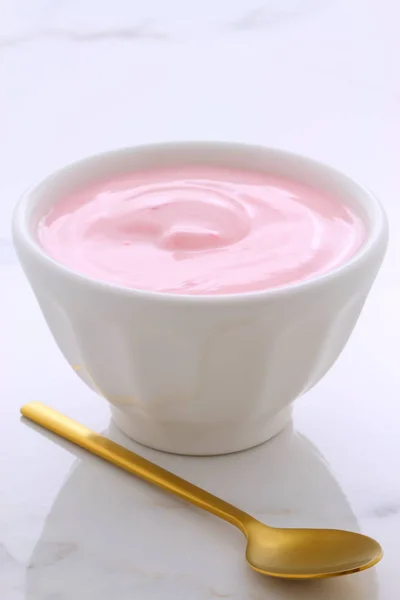 Bär fransk stil yoghurt — Stockfoto