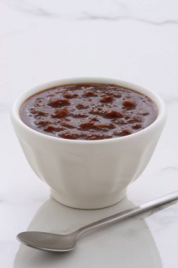 Esnaf Meksika isot sos tüm Meksika, Teksas-Meksika Tarifleri ve iki taraf için mükemmel bir lezzetli dumanlı lezzet ile vintage carrara mermer tabloda.