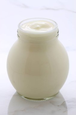 düz Fransız tarzı yoğurt